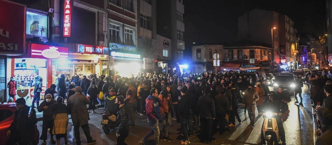 Ουρές στα καταστήματα πώλησης τροφίμων της Τουρκίας: Έφερε πανικό το ξαφνικό διήμερο «lockdown» (βίντεο)